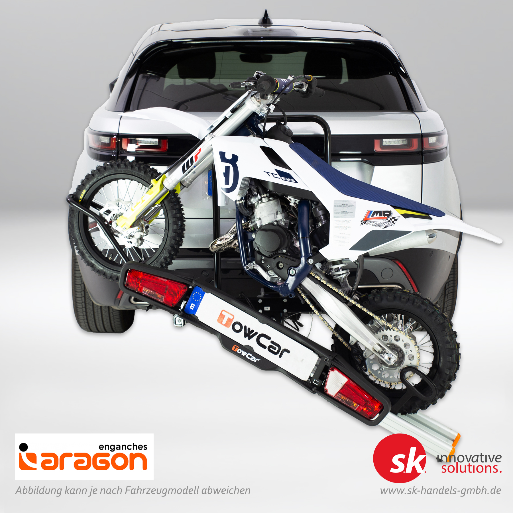 Motorradträger Balance auf Anhängerkupplung montiert, Trial-Bike beladen