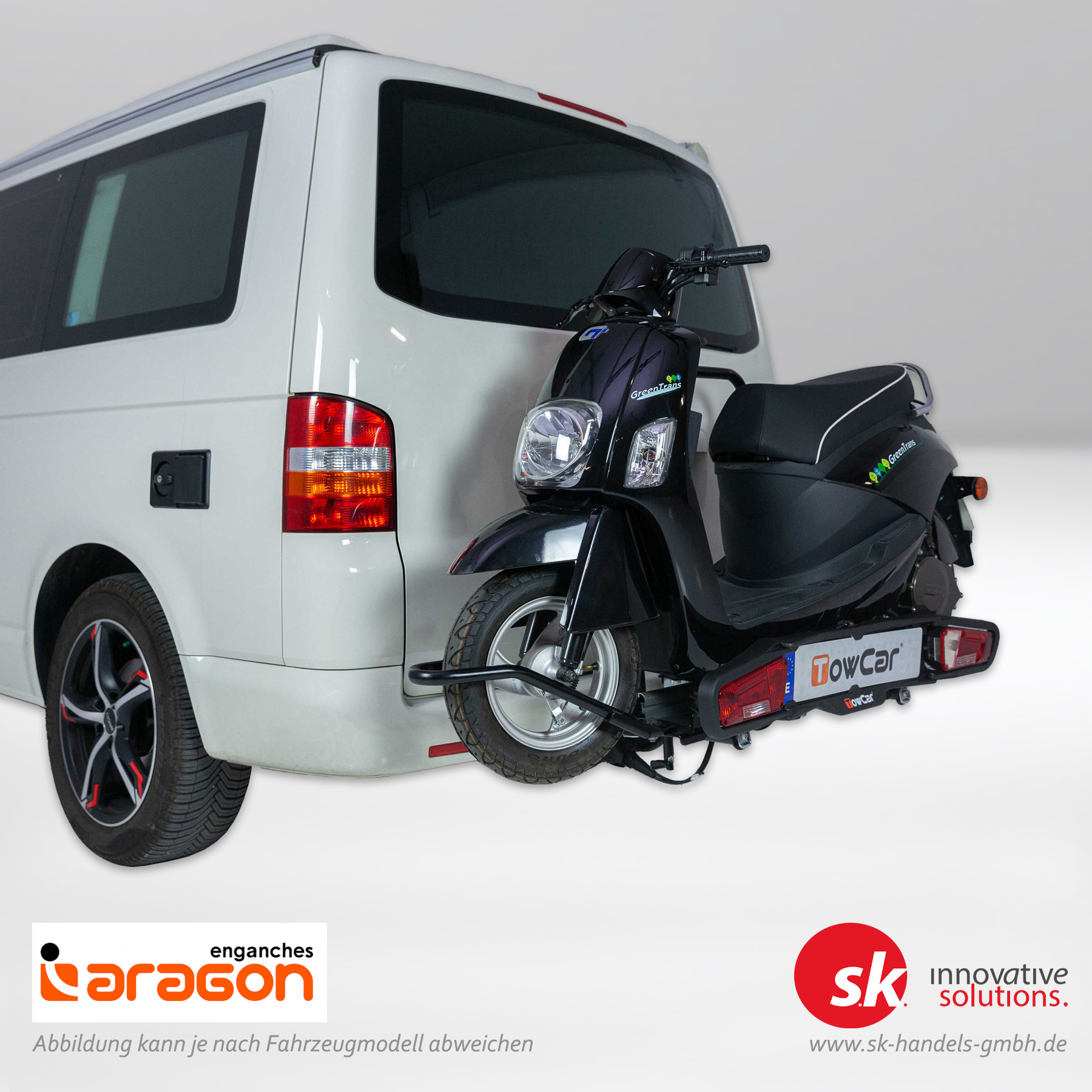 Motorradträger Balance mit Roller auf Anhängerkupplung montiert